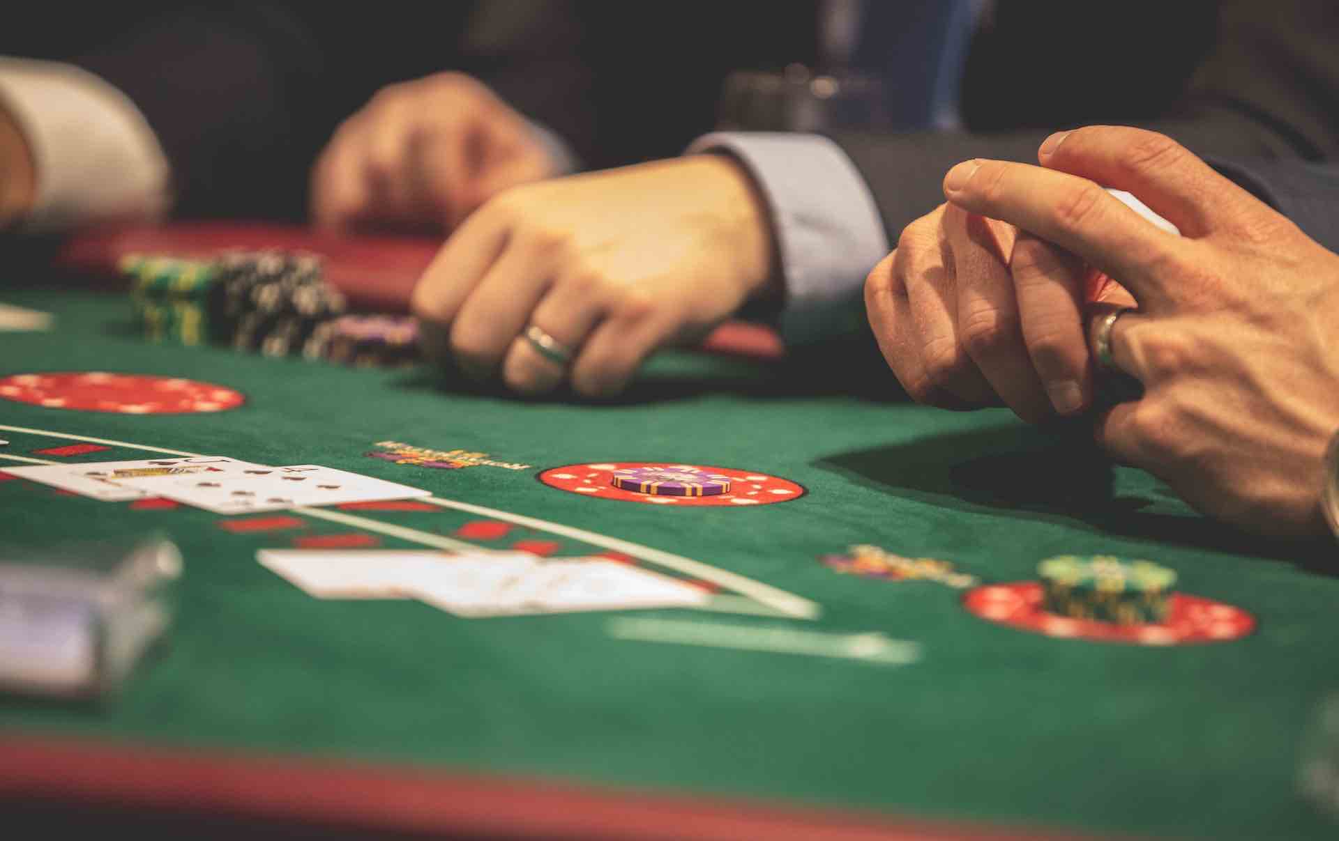 Nettipokeribuumi jatkuu vertaispelaamisen ansiosta 2025